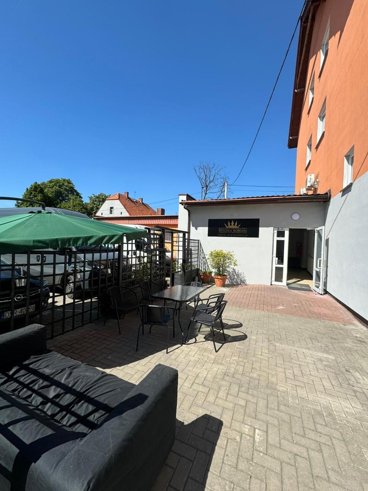 Sredzka Korona Hotel Środa Śląska Exterior foto